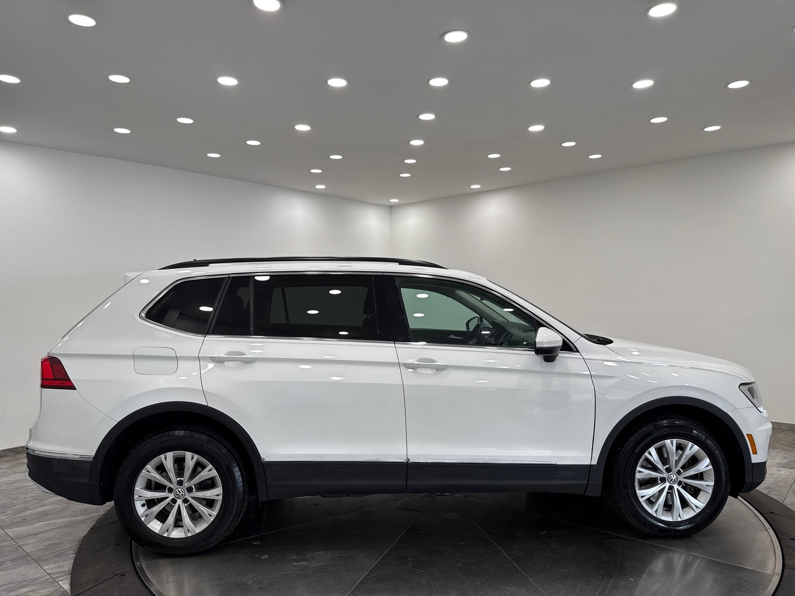 2018 Volkswagen Tiguan SE photo 8