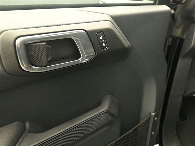 2025 Ford Bronco Base photo 9