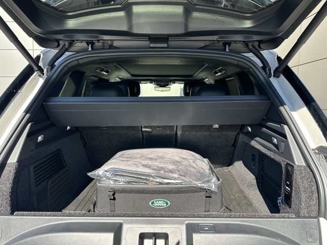 2025 Land Rover Range Rover SV photo 37