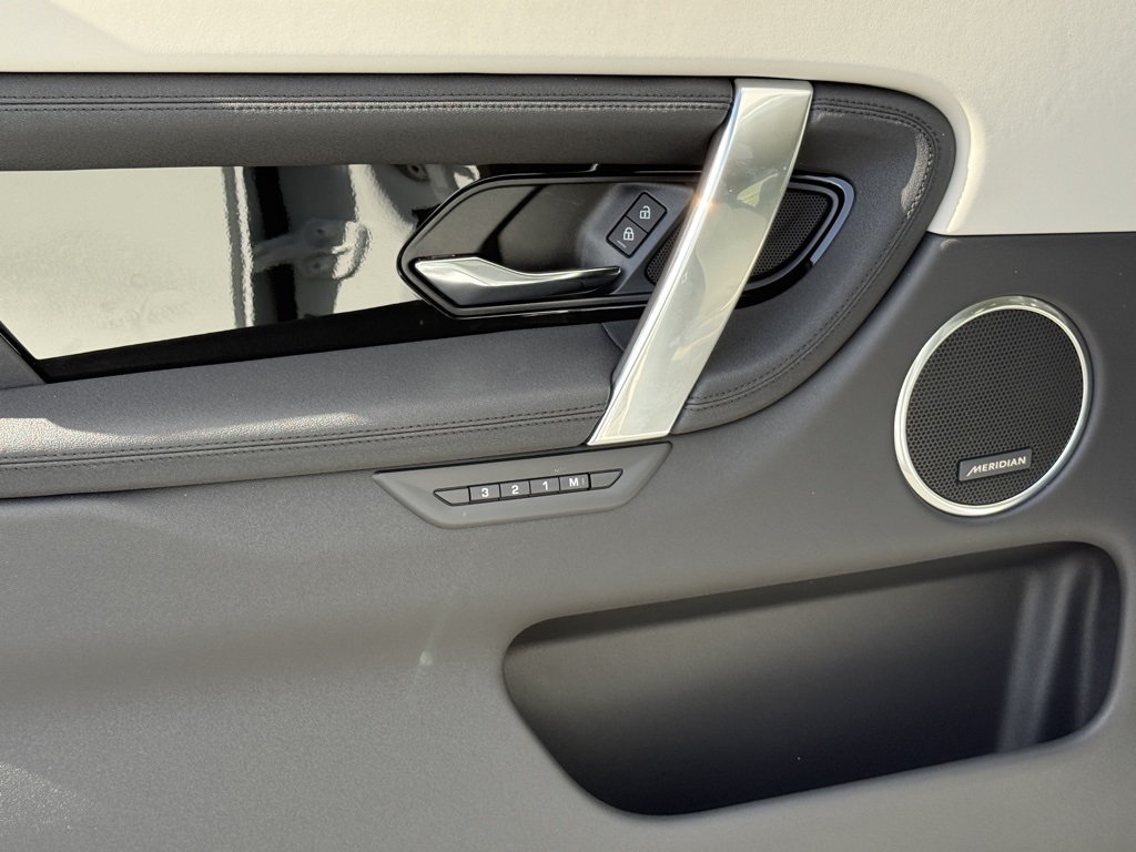 2025 Land Rover Discovery Sport S photo 2