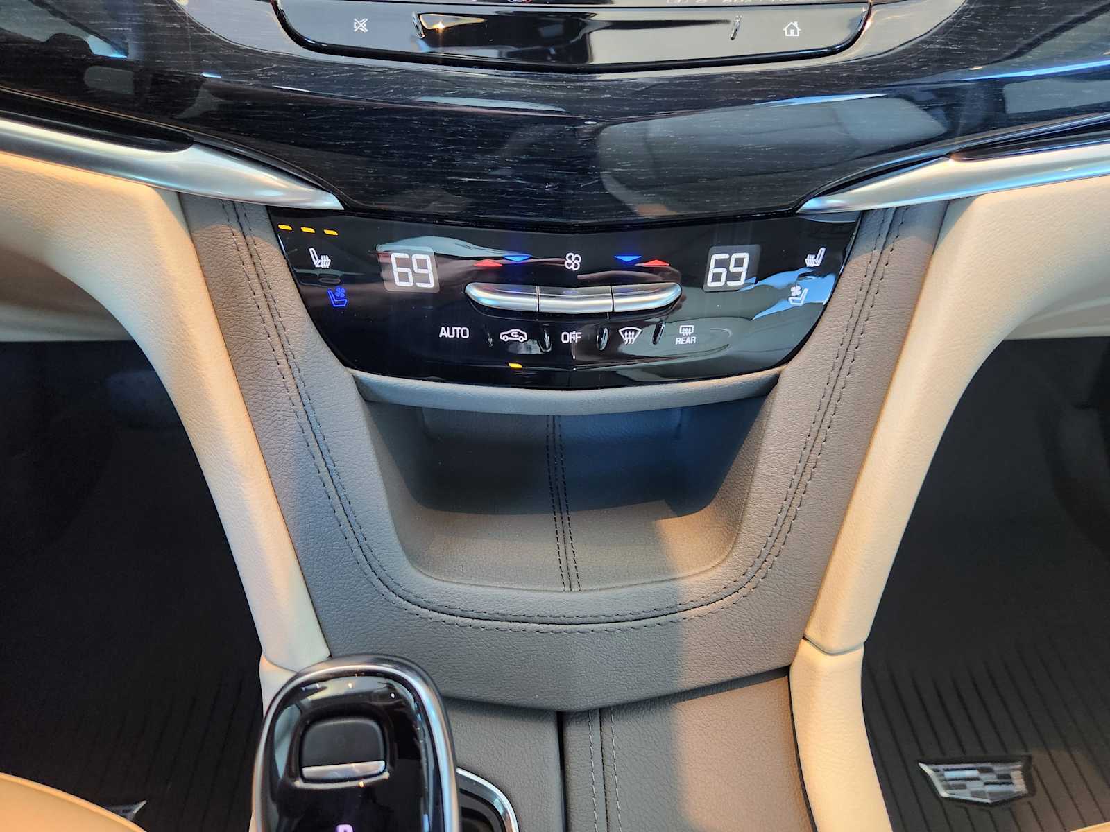 2025 Cadillac XT6 Premium Luxury photo 13