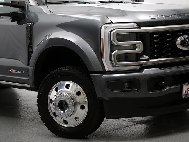 2026 Ford F-450 Platinum photo 3