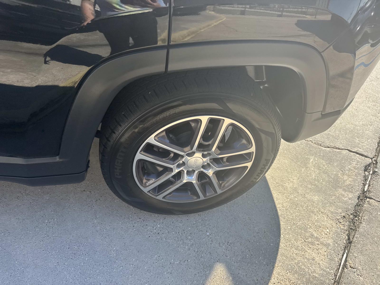 2020 Jeep Compass Latitude photo 2