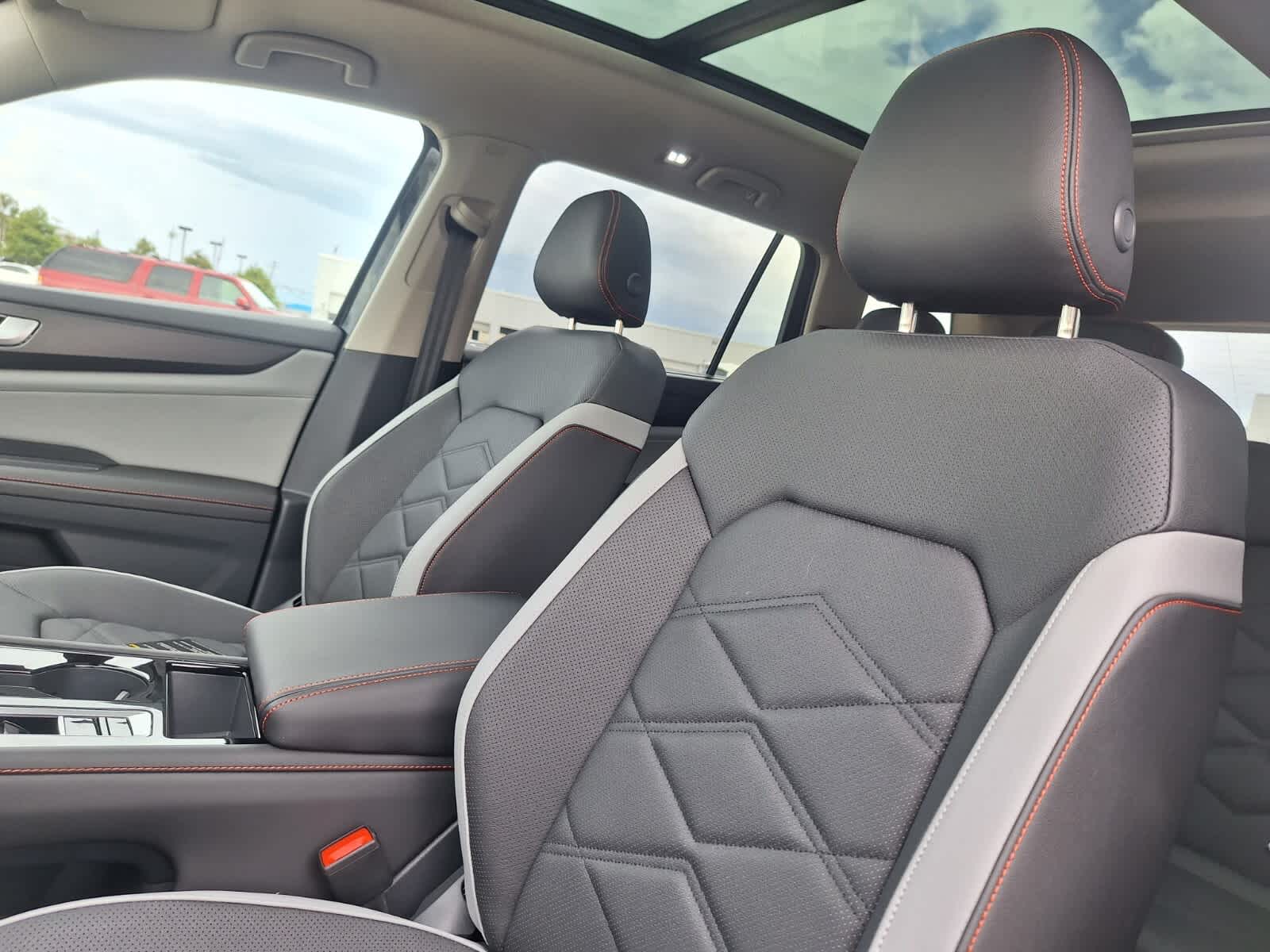 2025 Volkswagen Atlas Peak Edition SE photo 9