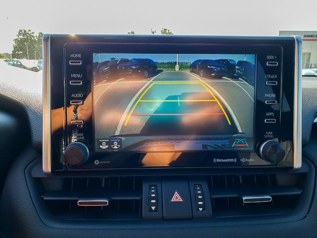 2019 Toyota RAV4 Hybrid XSE photo 16