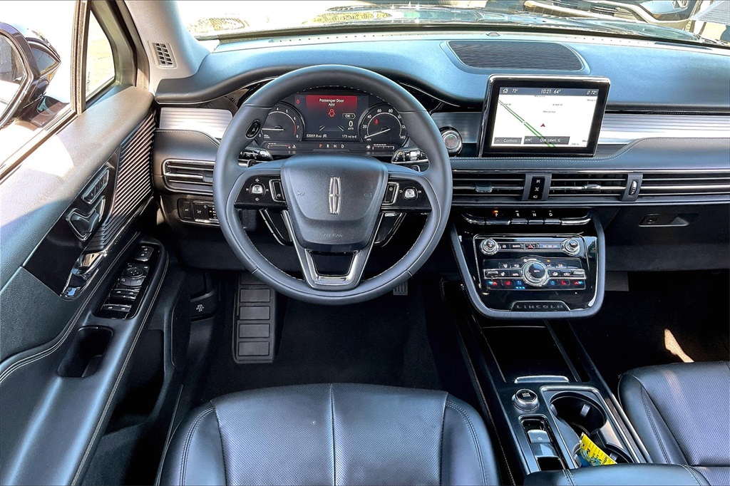 2022 Lincoln Corsair Standard photo 2