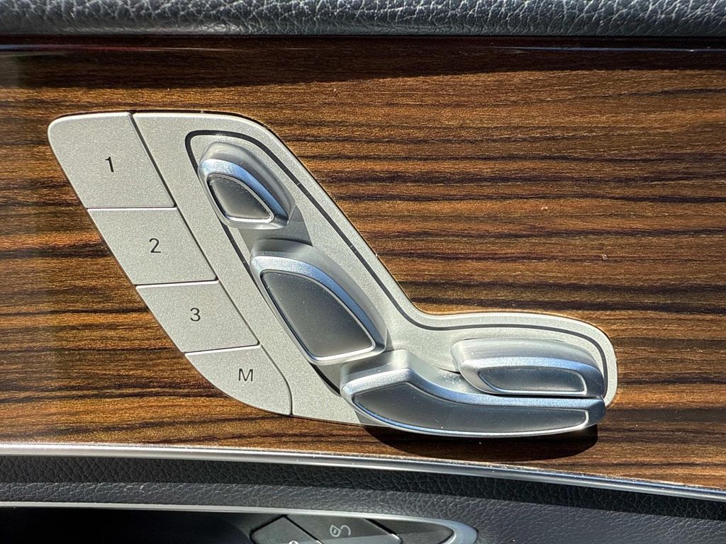 2018 Mercedes Benz C 300 photo 19