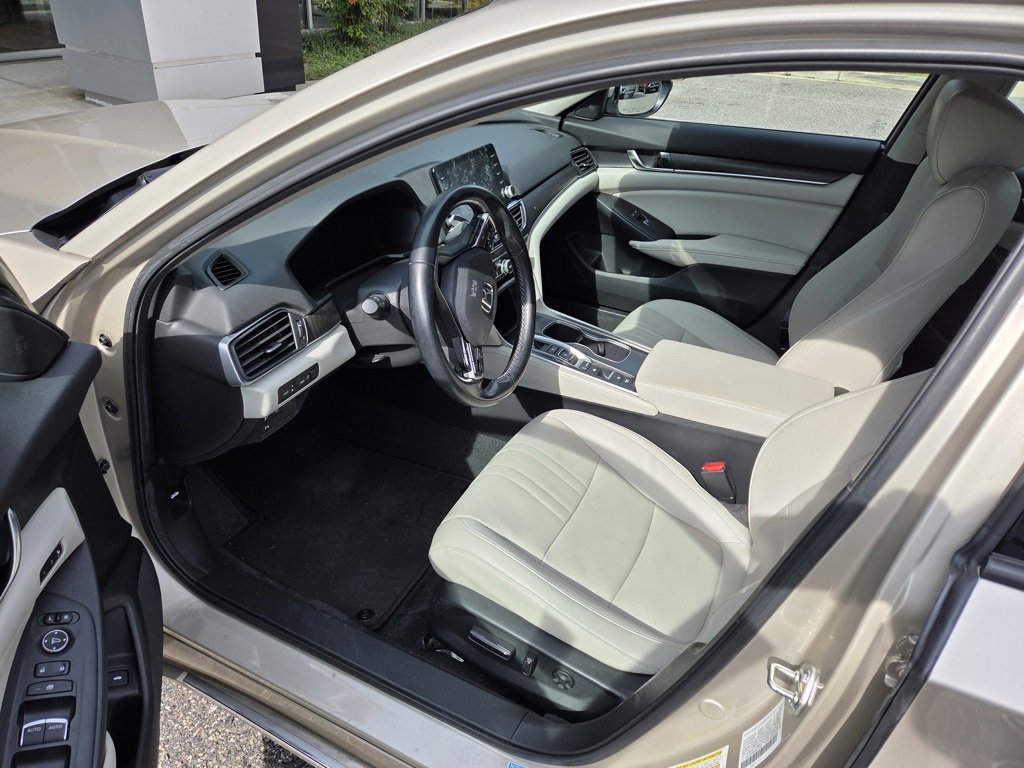 2020 Honda Accord Hybrid Touring photo 10