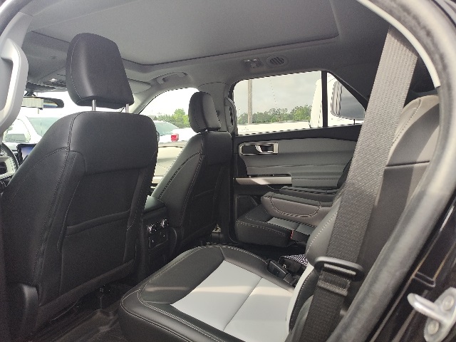 2023 Ford Explorer XLT photo 6