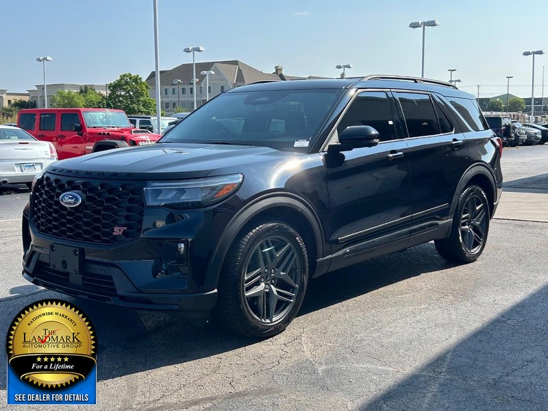 2025 Ford Explorer ST photo 3