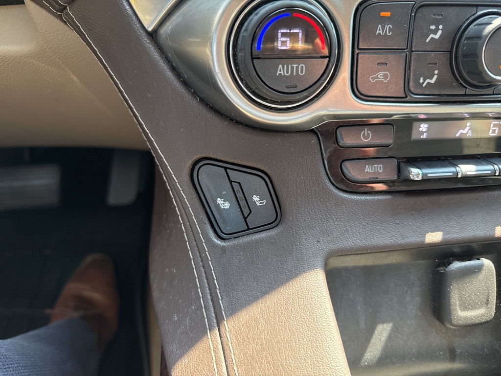 2017 Chevrolet Suburban LT photo 25