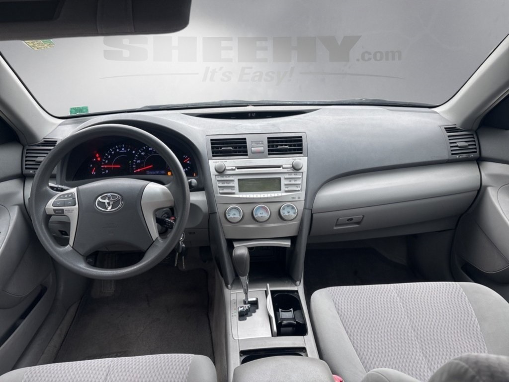 2011 Toyota Camry SE photo 2