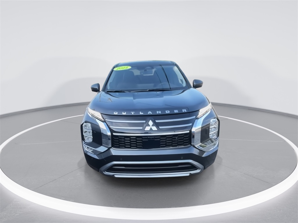 2025 Mitsubishi Outlander SE photo 3