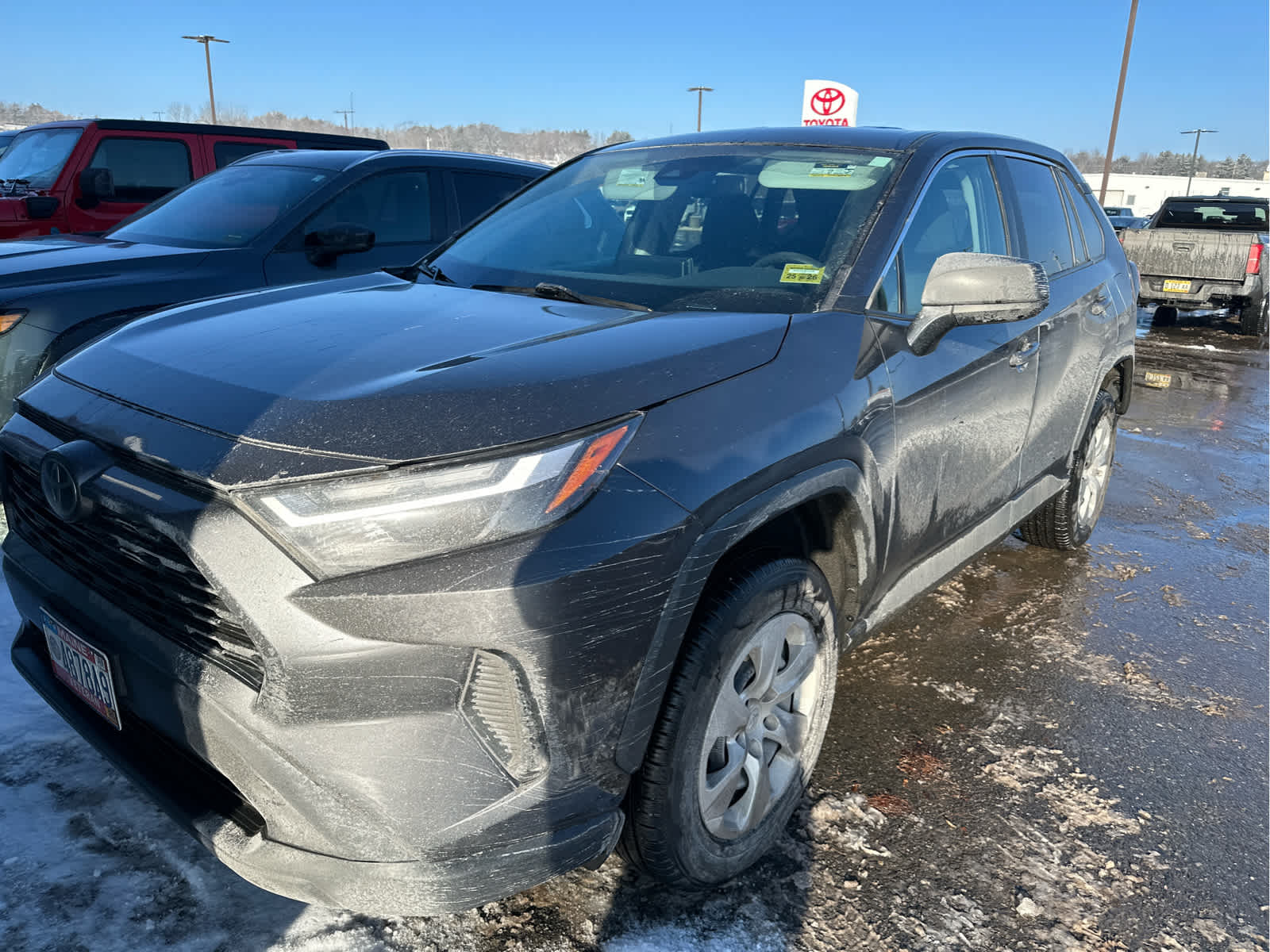 2023 Toyota RAV4 LE's photo