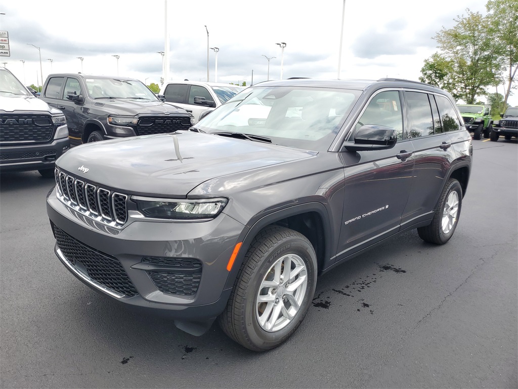 2025 Jeep Grand Cherokee Laredo X photo 2