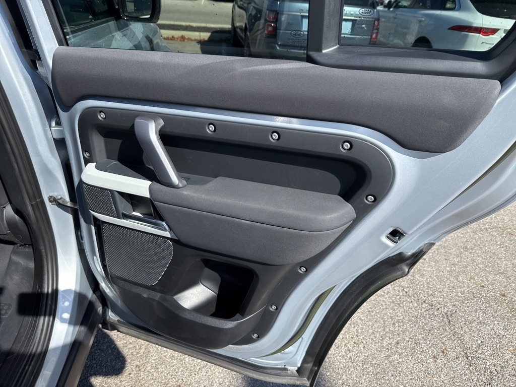 2023 Land Rover Defender 110 X-Dynamic SE photo 16