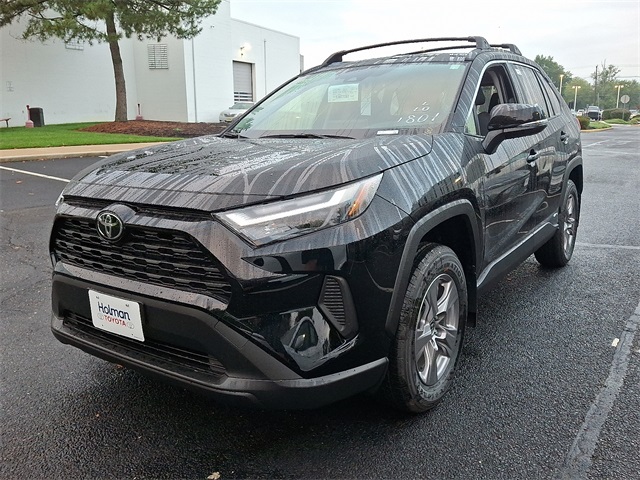 2025 Toyota RAV4 XLE photo 2