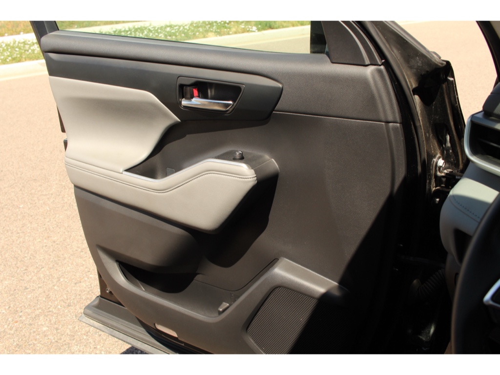 2021 Toyota Highlander Hybrid XLE photo 14