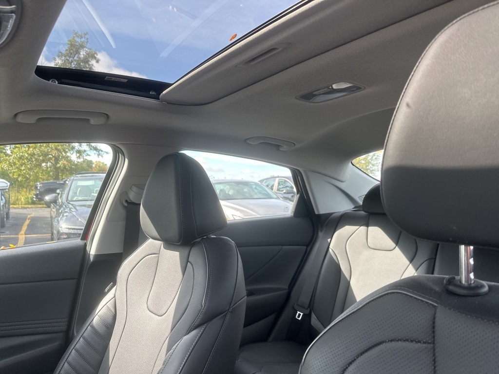 2023 Hyundai Elantra Limited photo 3