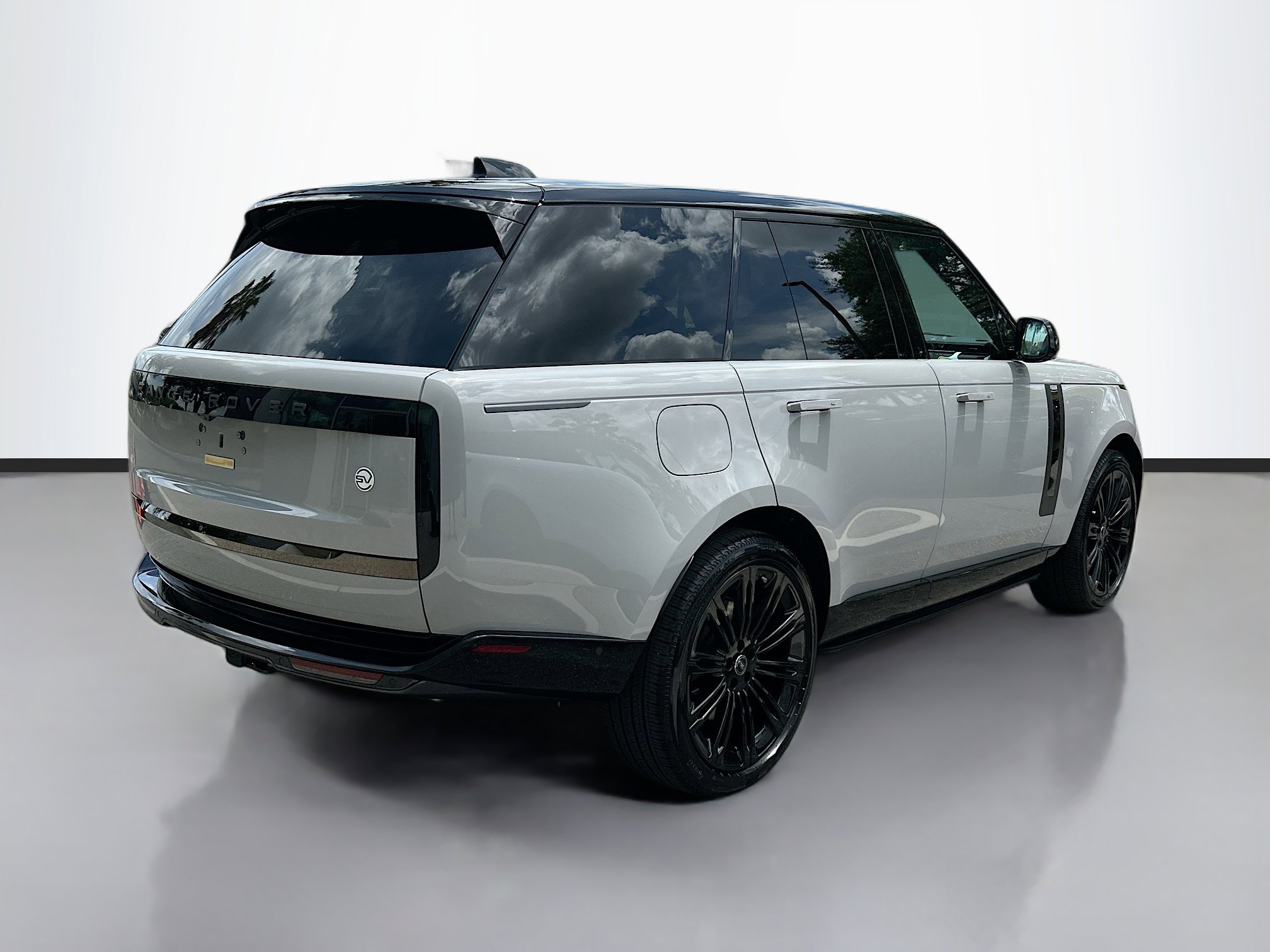 2025 Land Rover Range Rover SV photo 4