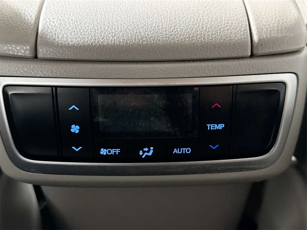 2014 Toyota Highlander LE Plus photo 16