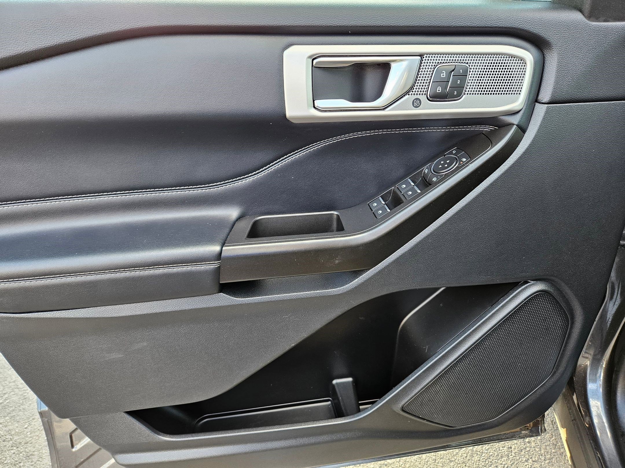 2020 Ford Explorer Limited photo 11