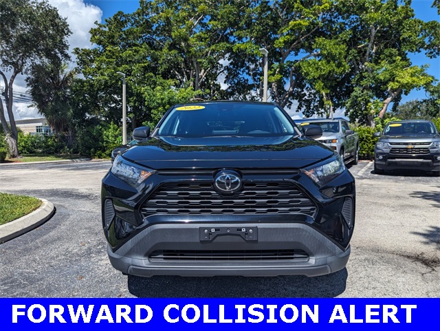 2022 Toyota RAV4 LE photo 3