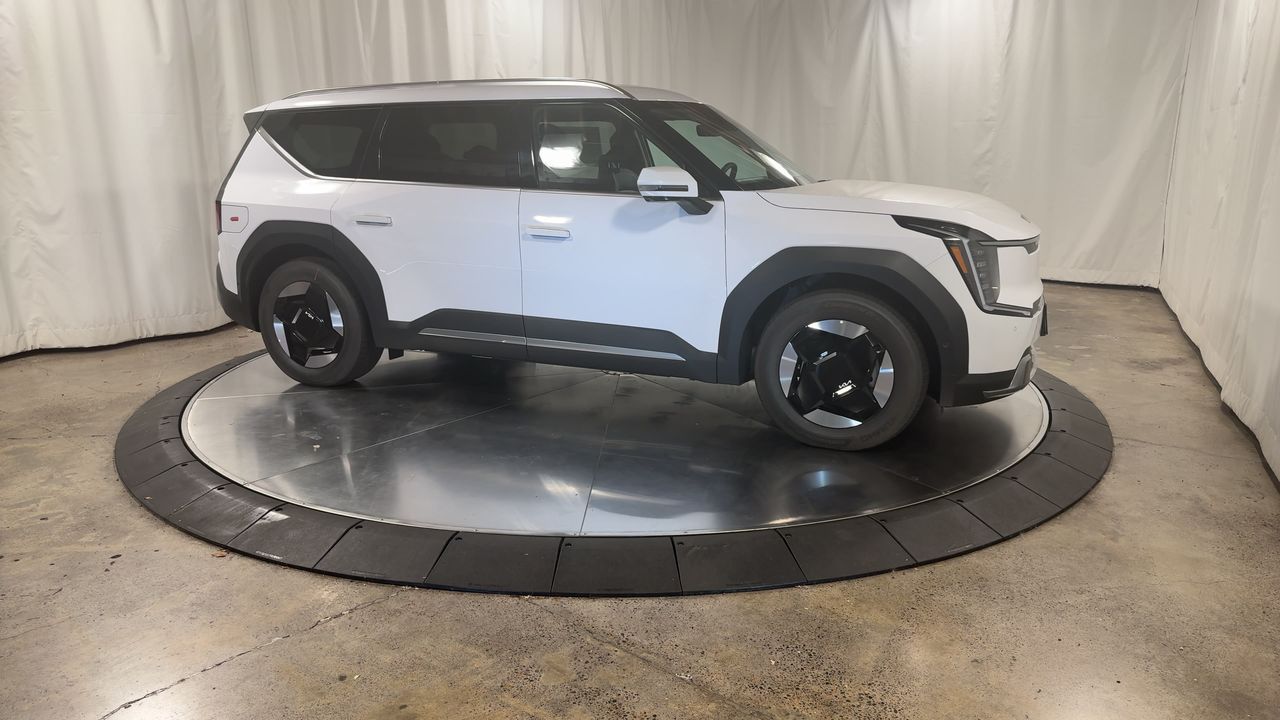 2026 Kia EV9 Wind photo 3