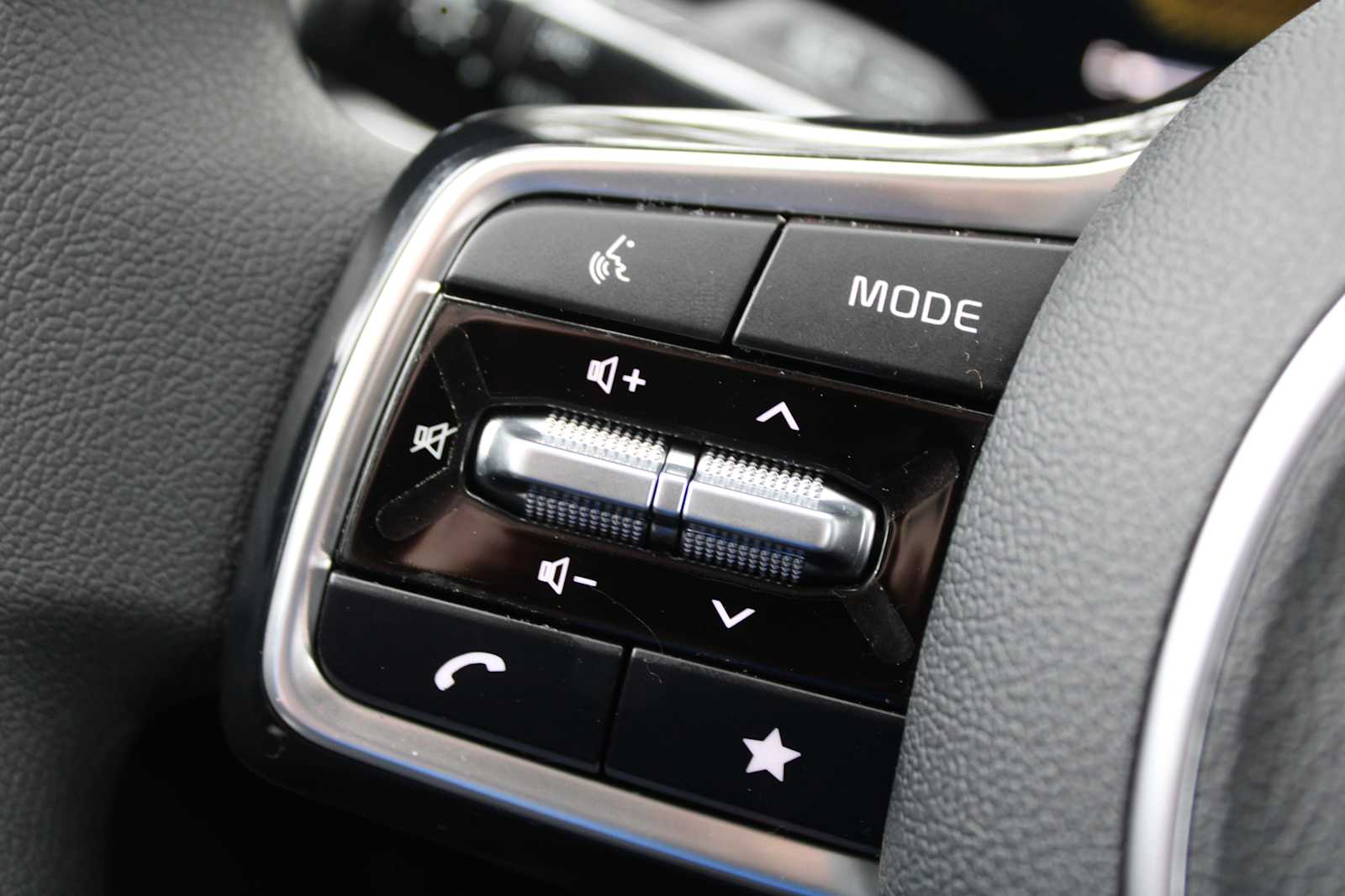 2026 Kia Sorento LX photo 22