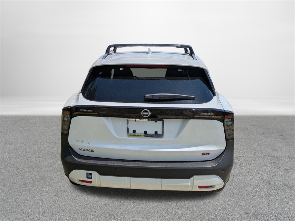 2025 Nissan Kicks SR photo 3