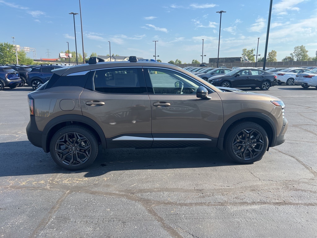 2026 Nissan Kicks SR photo 2