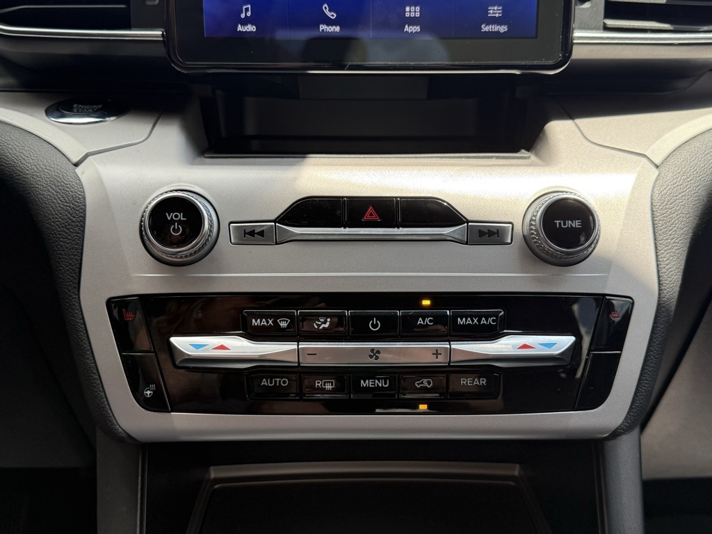 2023 Ford Explorer XLT photo 21