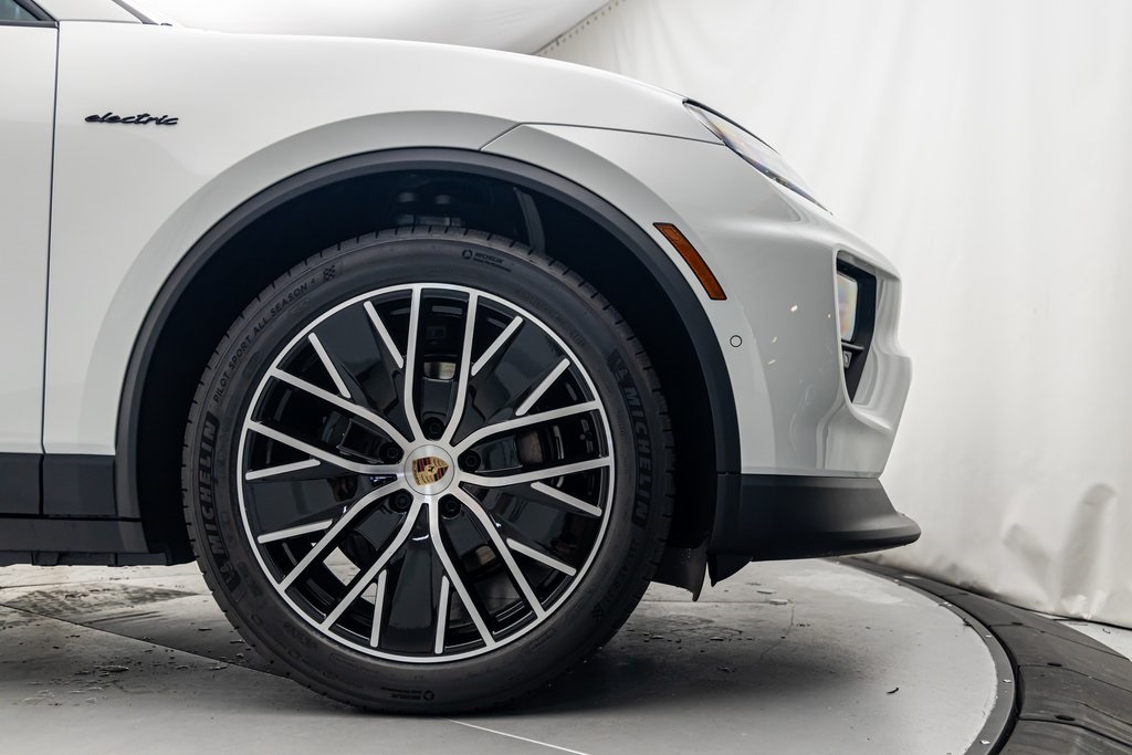 2024 Porsche Macan Electric 4 photo 11