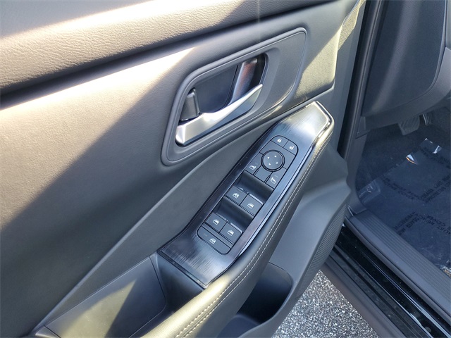 2026 Nissan Rogue SV photo 2