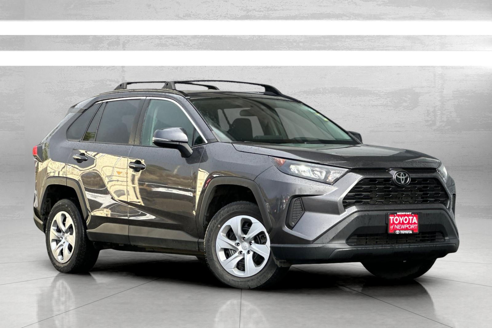 2021 Toyota RAV4 LE's photo