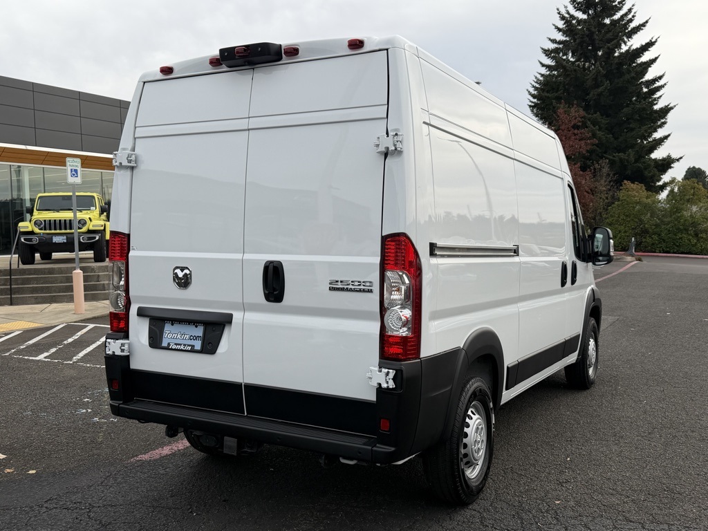 2026 Ram ProMaster 2500 photo 3