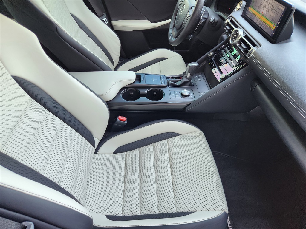 2021 Lexus IS 350 F SPORT photo 12