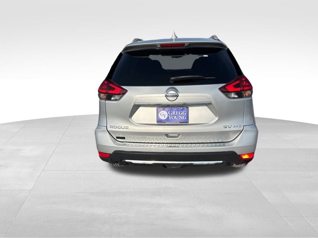 2018 Nissan Rogue SV photo 4