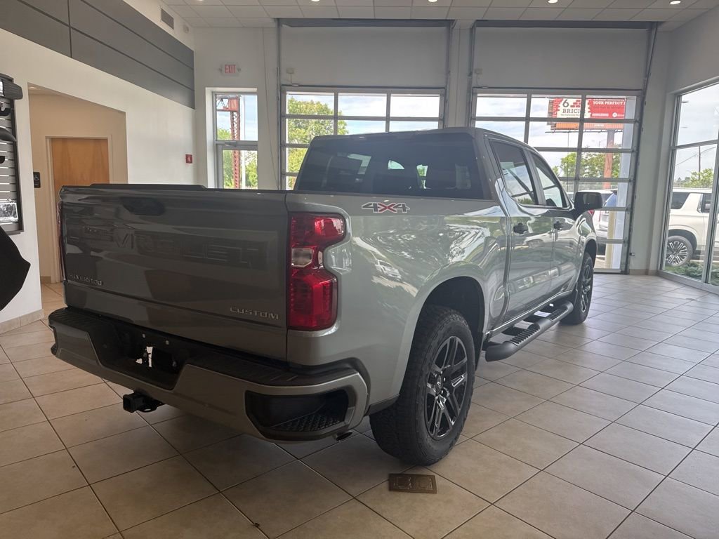 2025 Chevrolet Silverado 1500 Custom photo 3