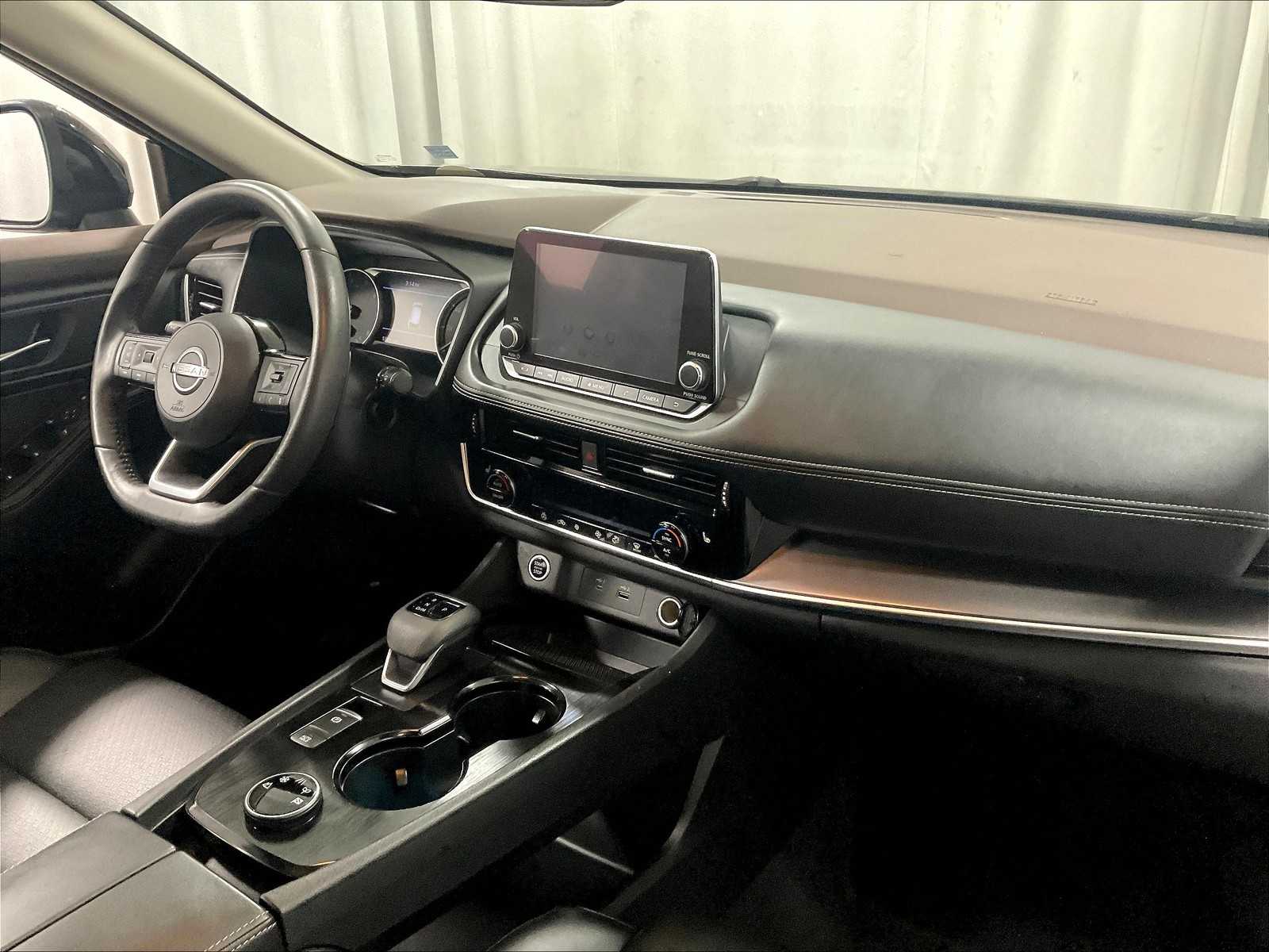 2022 Nissan Rogue SV photo 14
