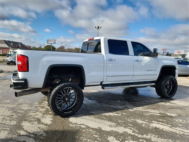 2017 Gmc Sierra 2500 HD Denali photo 2