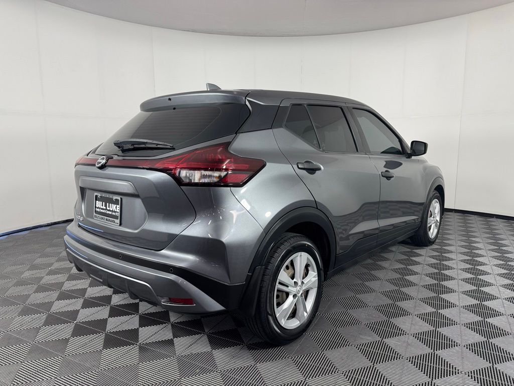 2022 Nissan Kicks S photo 3