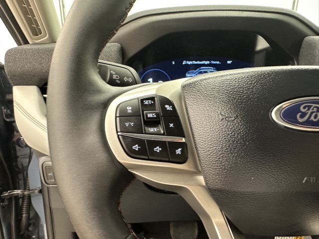 2025 Ford Explorer photo 33
