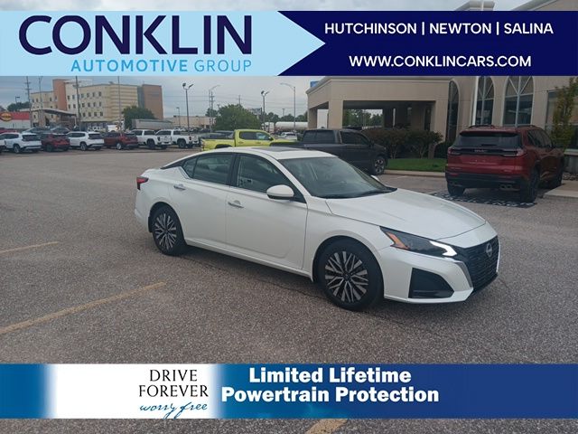 2025 Nissan Altima SV's photo