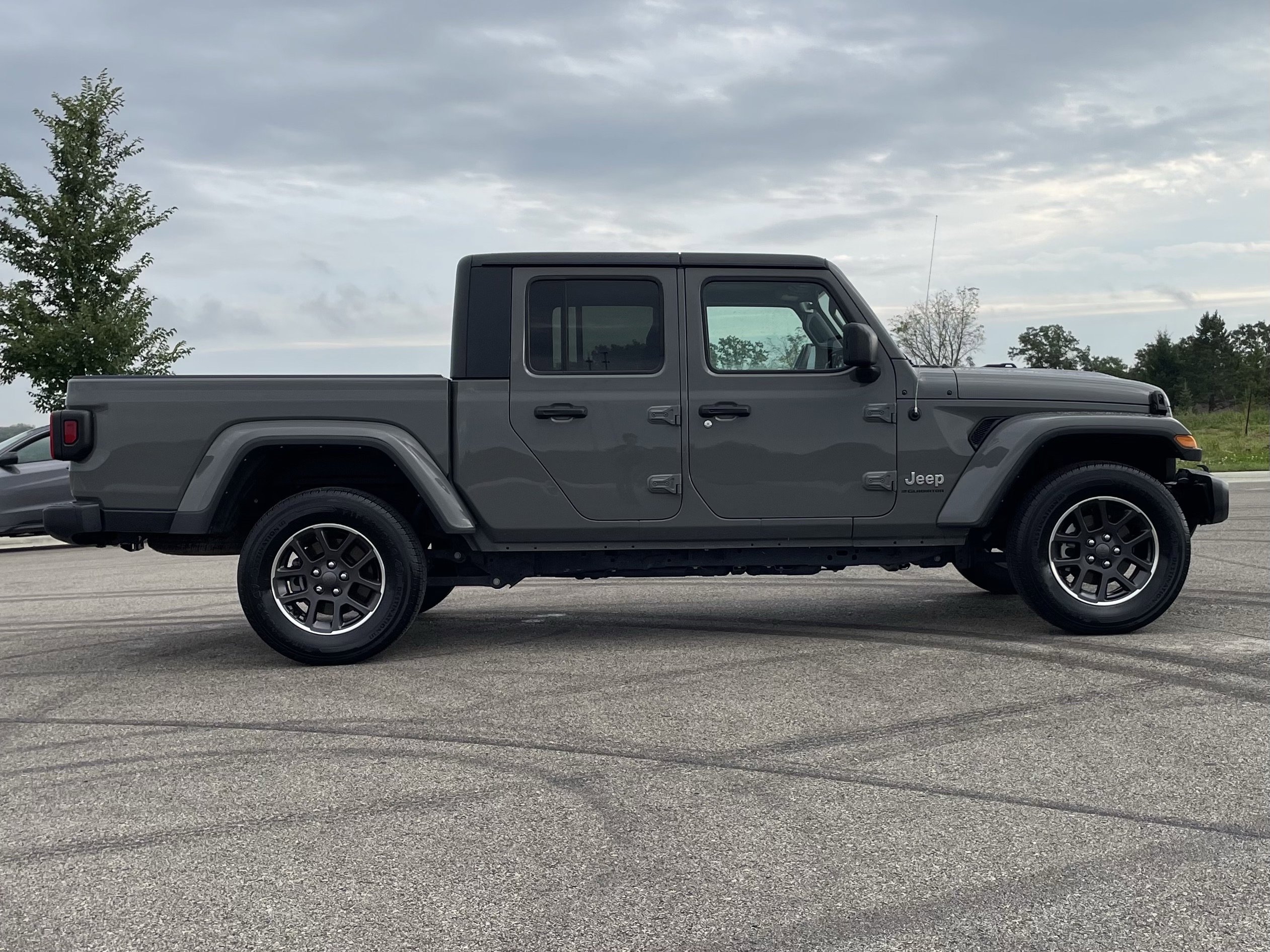 2023 Jeep Gladiator Overland photo 4