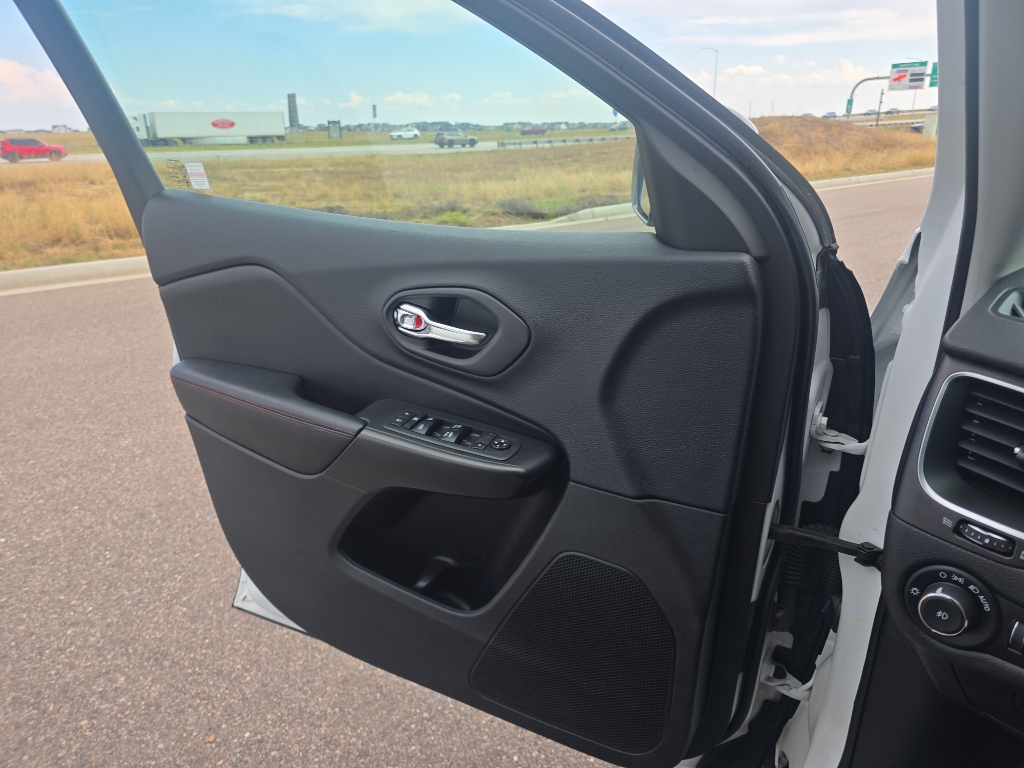 2019 Jeep Cherokee Trailhawk photo 18