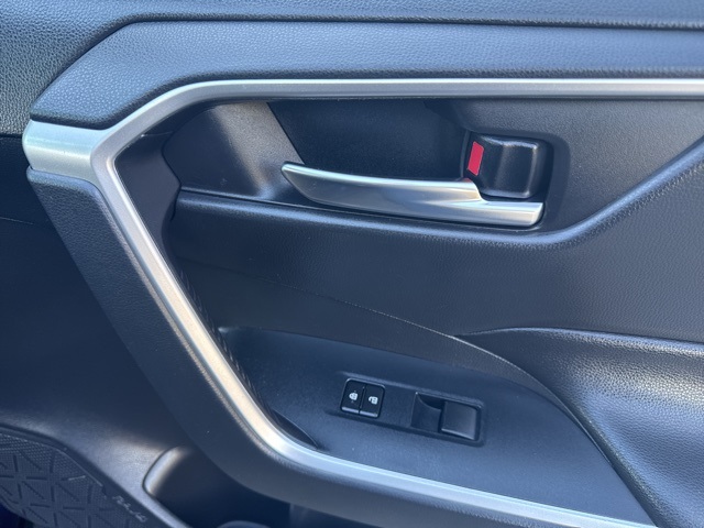 2019 Toyota RAV4 XLE photo 15