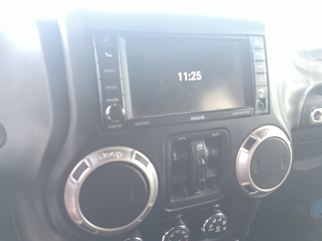 2017 Jeep Wrangler Unlimited Rubicon photo 12