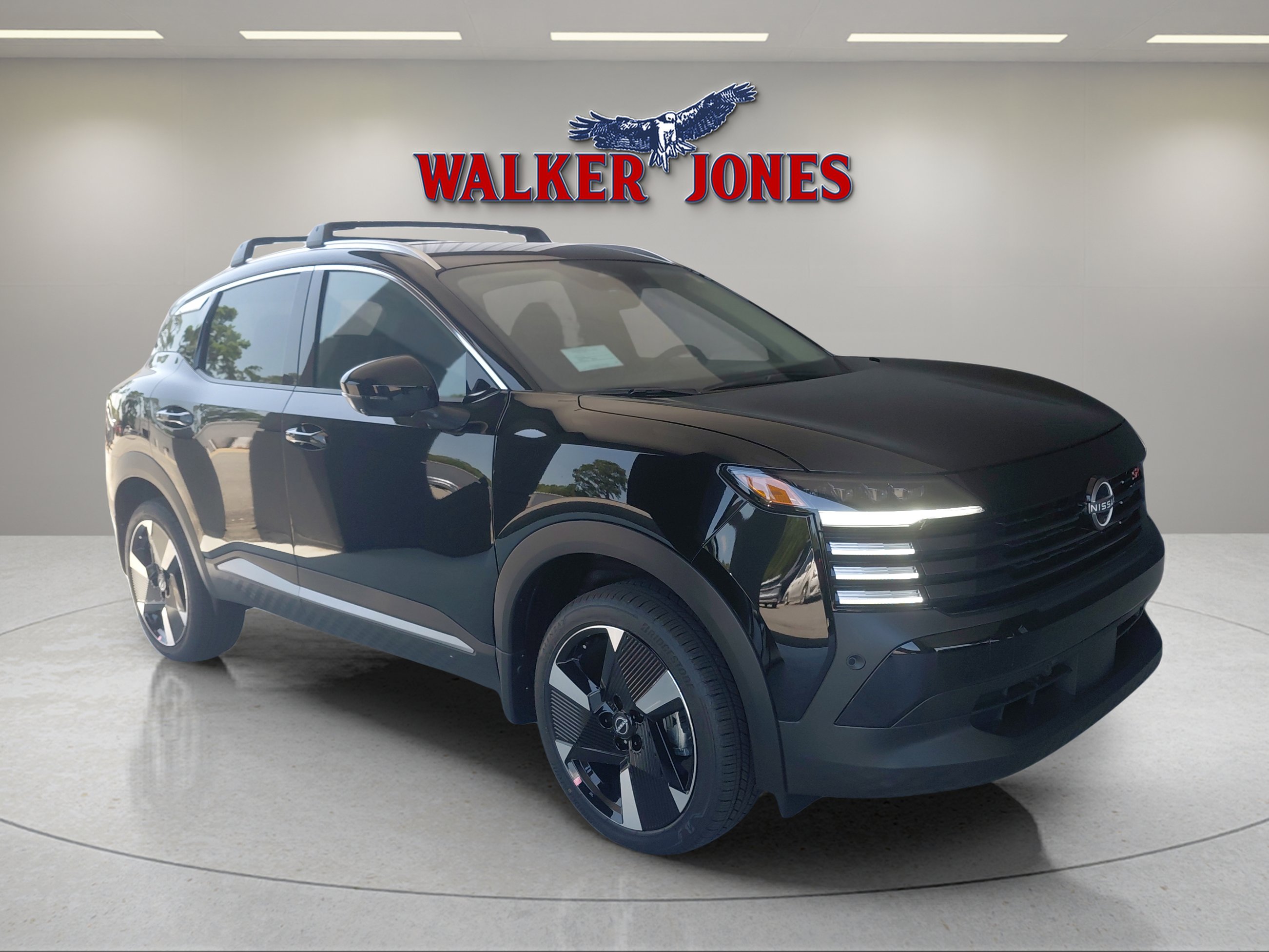 2025 Nissan Kicks SR's photo