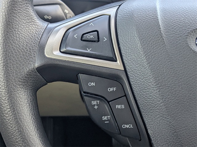 2016 Ford Fusion SE photo 21